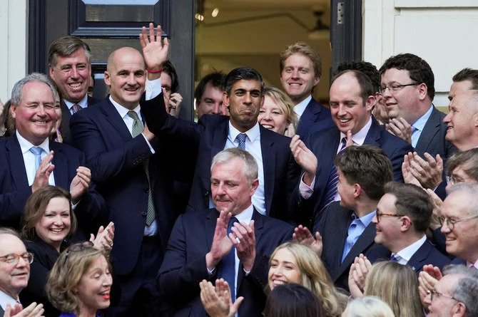 Désigné Premier ministre britannique, Rishi Sunak promet «stabilité et unité» face à la crise