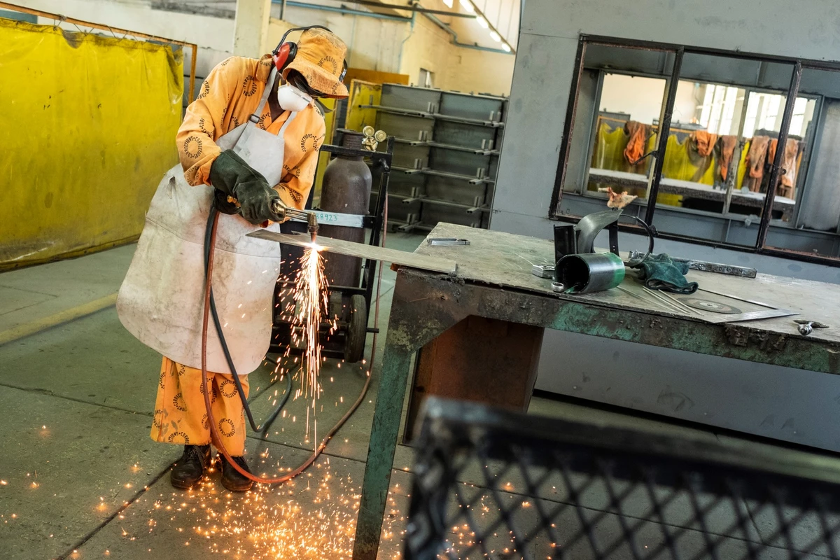 Conduisant ou stockant l'électricité, ces métaux entrent déjà dans la fabrication de batteries automobiles, d'éoliennes, de panneaux photovoltaïques (Photo, AFP).