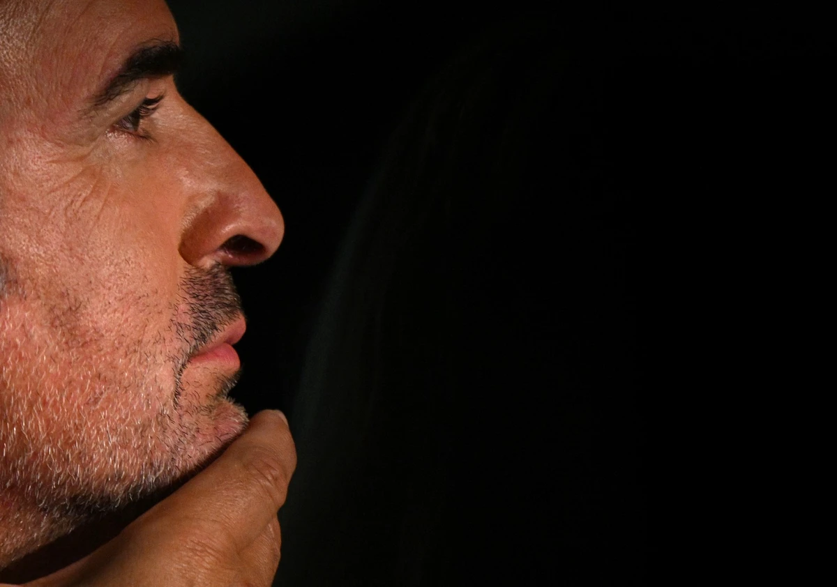L'acteur français Jean Dujardin assiste à une conférence de presse pour le film "November (Novembre)" lors de la 75e édition du Festival de Cannes à Cannes, dans le sud de la France, le 23 mai 2022. (Photo par Stefano Rellandini / AFP)