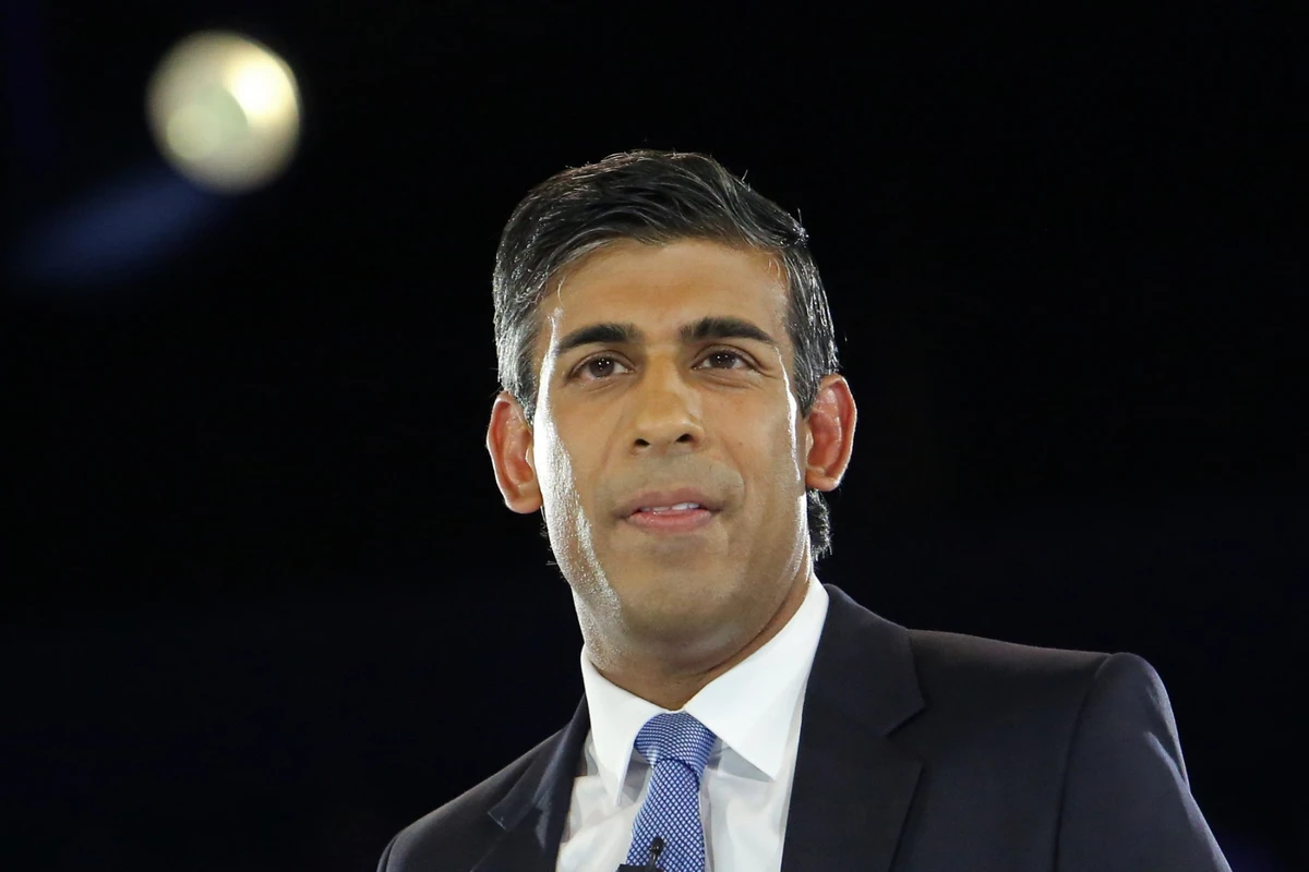 Royaume-Uni: Rishi Sunak officiellement candidat à Downing Street