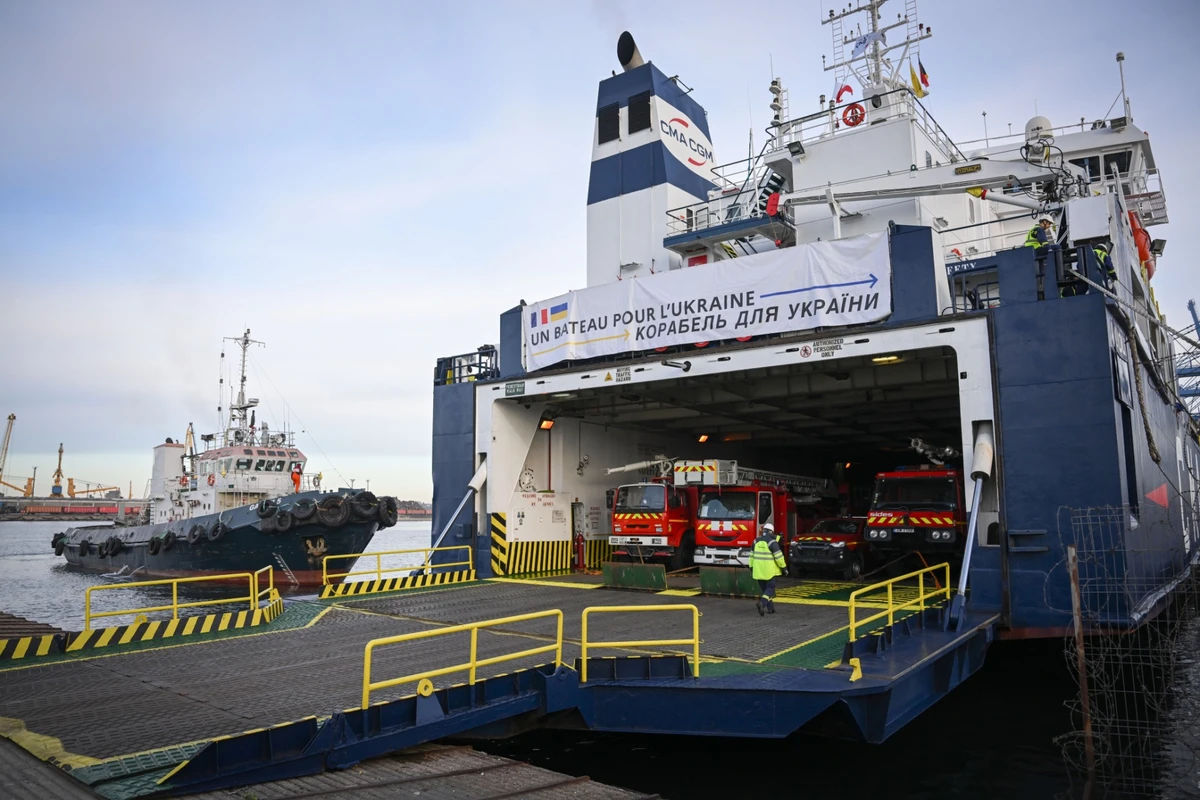 Ukraine: arrivée en Roumanie d'un navire chargé de 1 000 tonnes d'aide française