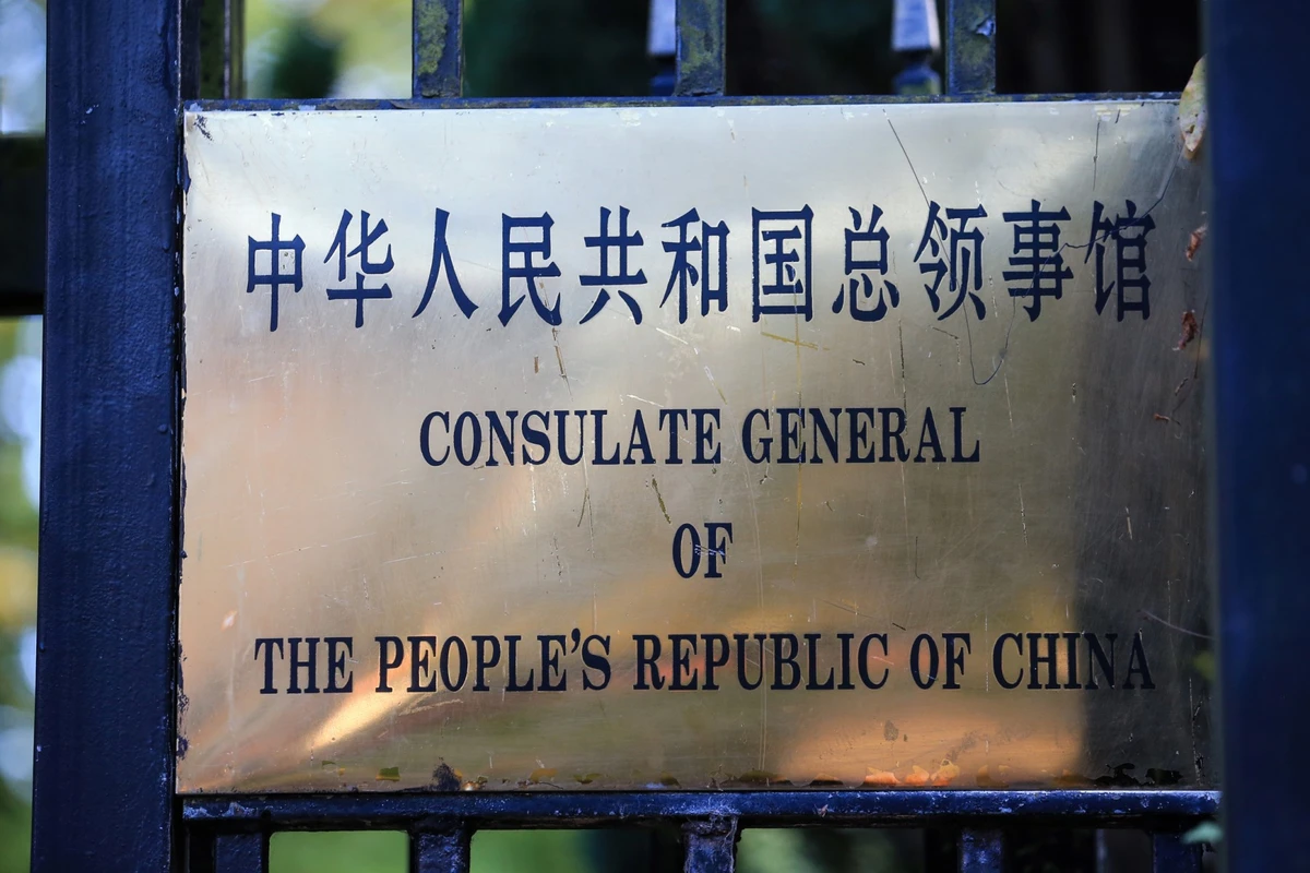 Londres «très préoccupé» par la violente attaque d'un manifestant devant un consulat de Chine