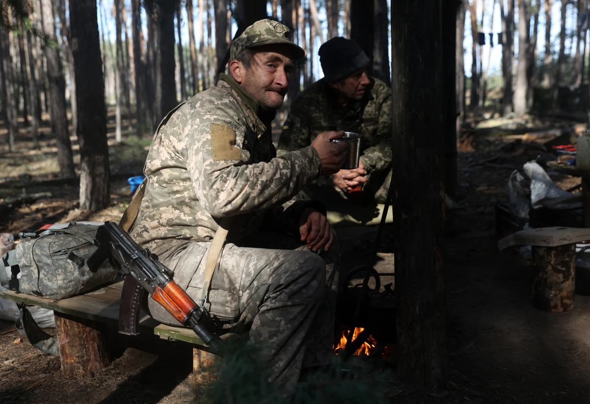 Dans une tranchée ukrainienne, trucs et astuces contre le froid