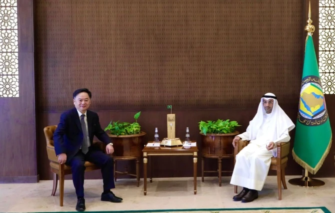 Le secrétaire général du CCG insiste sur l’importance de renforcer la coopération avec la Chine