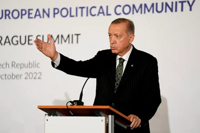 «Nous pouvons arriver subitement la nuit»: Erdogan menace la Grèce et les pays qui l’«agacent»