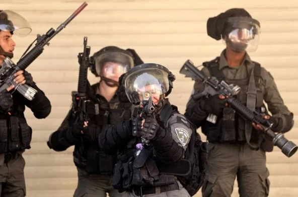 Les forces de sécurité israéliennes dans la ville d'Hébron en Cisjordanie occupée, le 12 octobre 2022 (Photo, AFP).