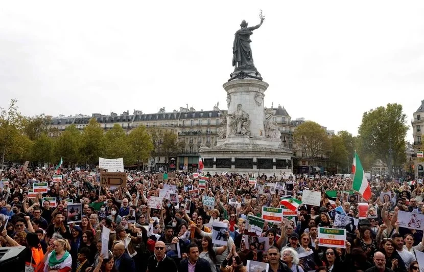 Des milliers de manifestants en France pour soutenir la contestation en Iran