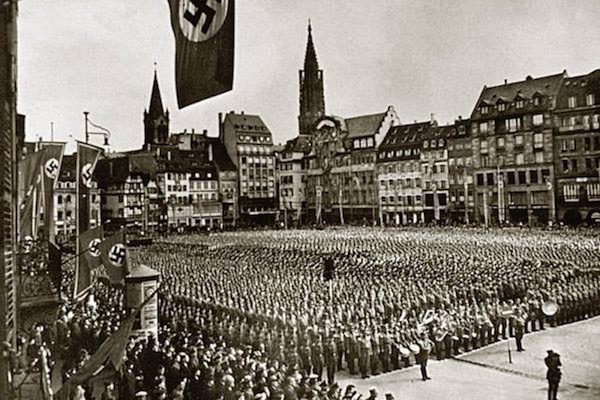 Rassemblement Nazi à Strasbourg, place Kléber (photo, domaine public)