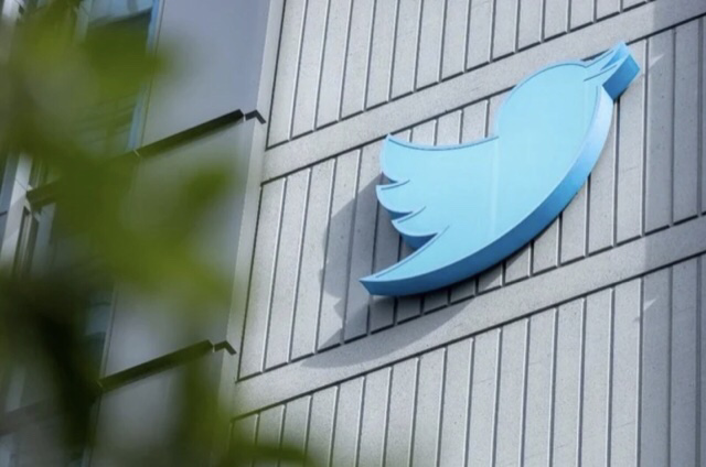 Face aux comptes usurpés, Twitter revoit, encore, son système d'authentification