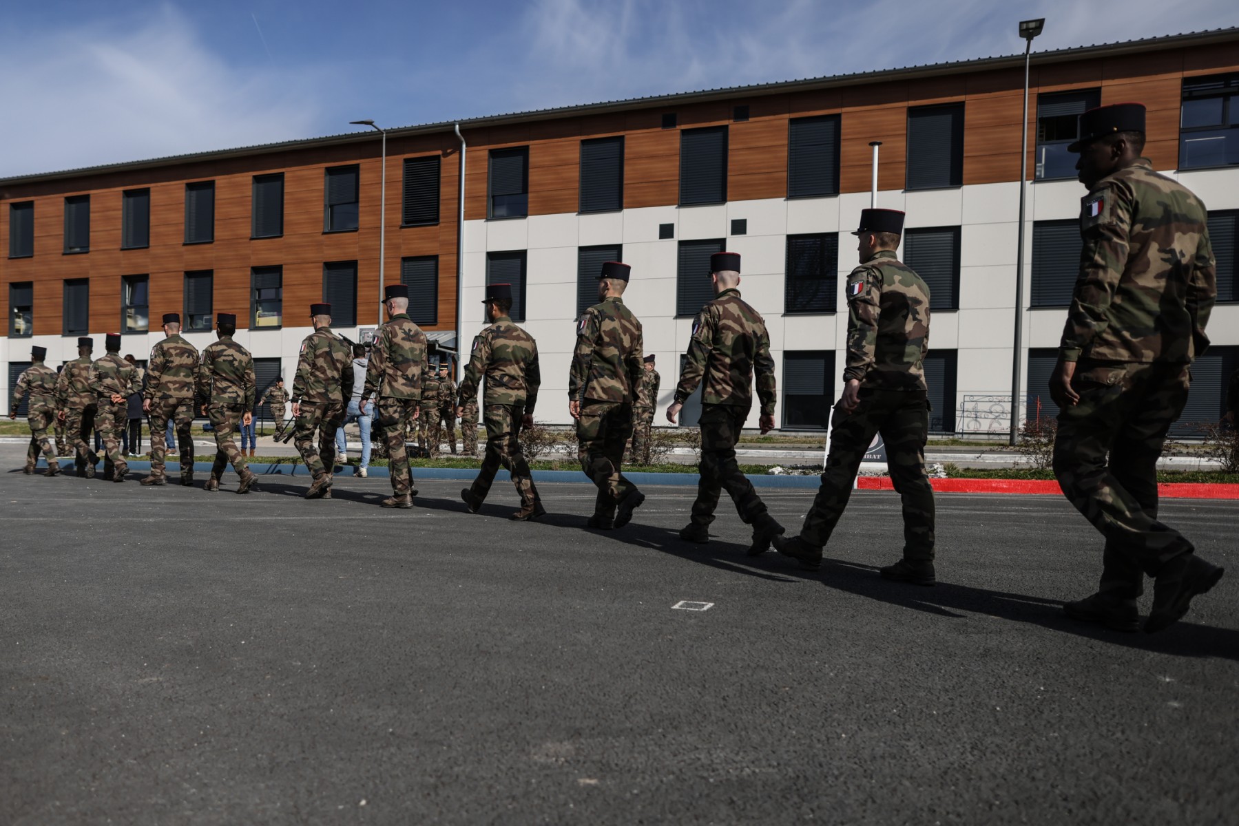 Bizutage dans l'armée française: Prison avec sursis pour huit militaires