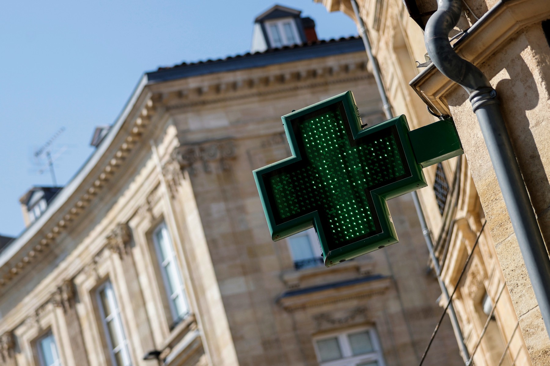 France: Entre canicules et Covid, un été 2022 meurtrier