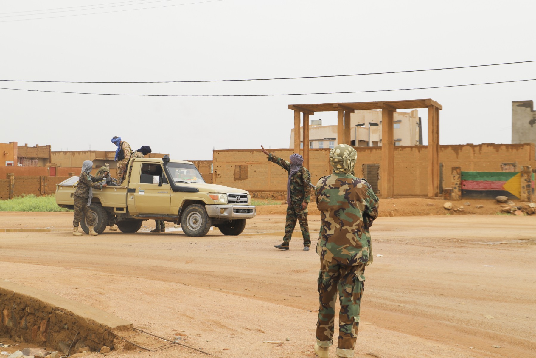 Mali: Au moins 13 civils tués par des soldats et des hommes «blancs», démenti militaire