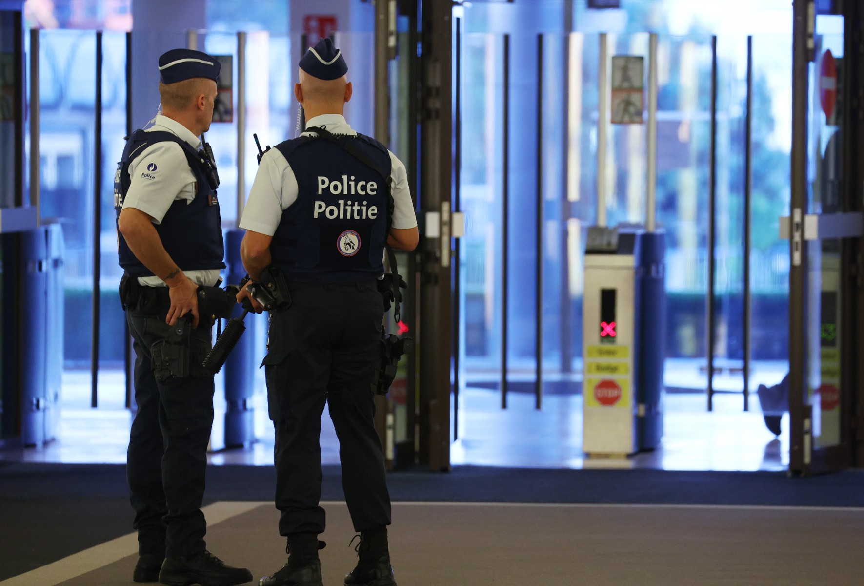 Un policier tué dans une attaque au couteau à Bruxelles, la justice antiterroriste saisie