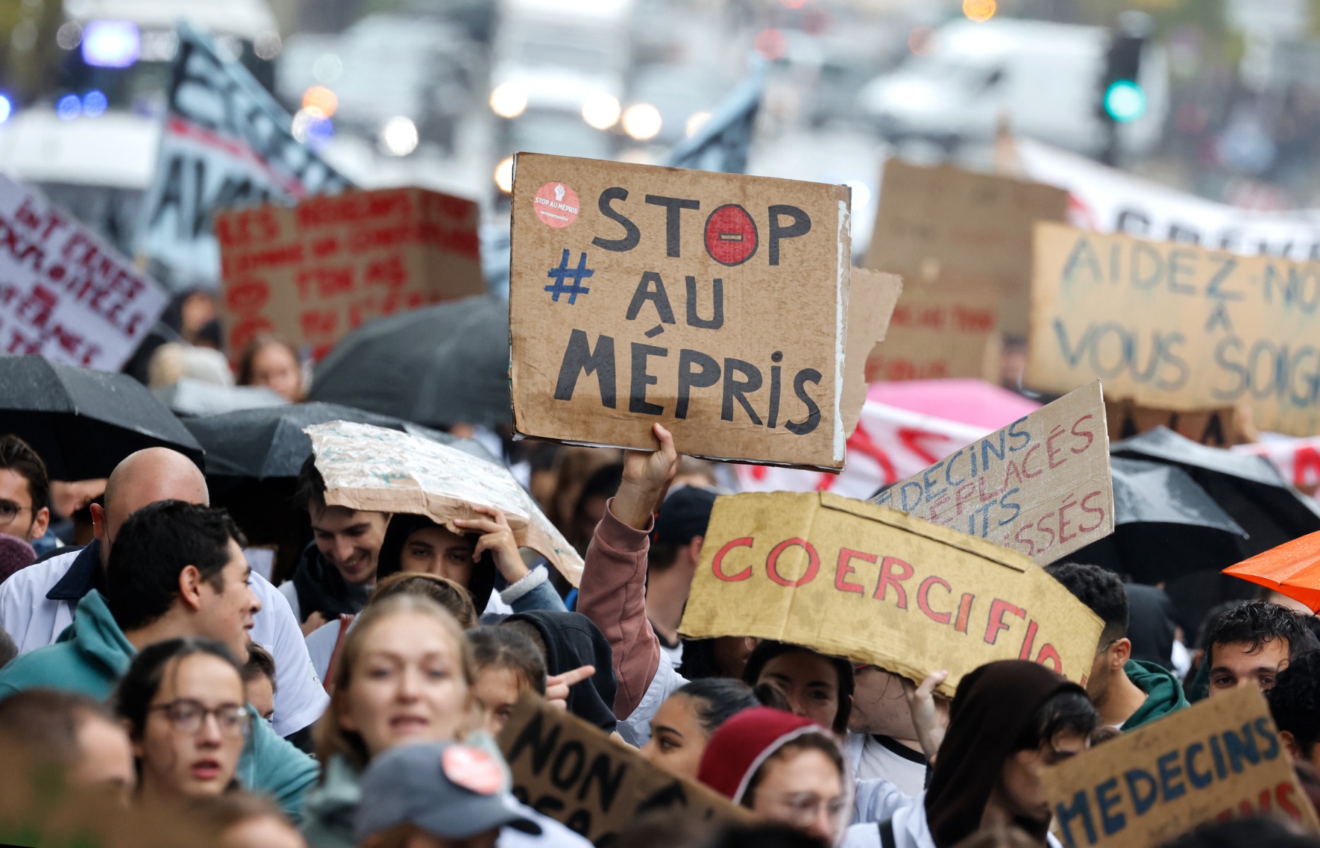Déserts médicaux: Internes et étudiants en médecine de retour dans la rue