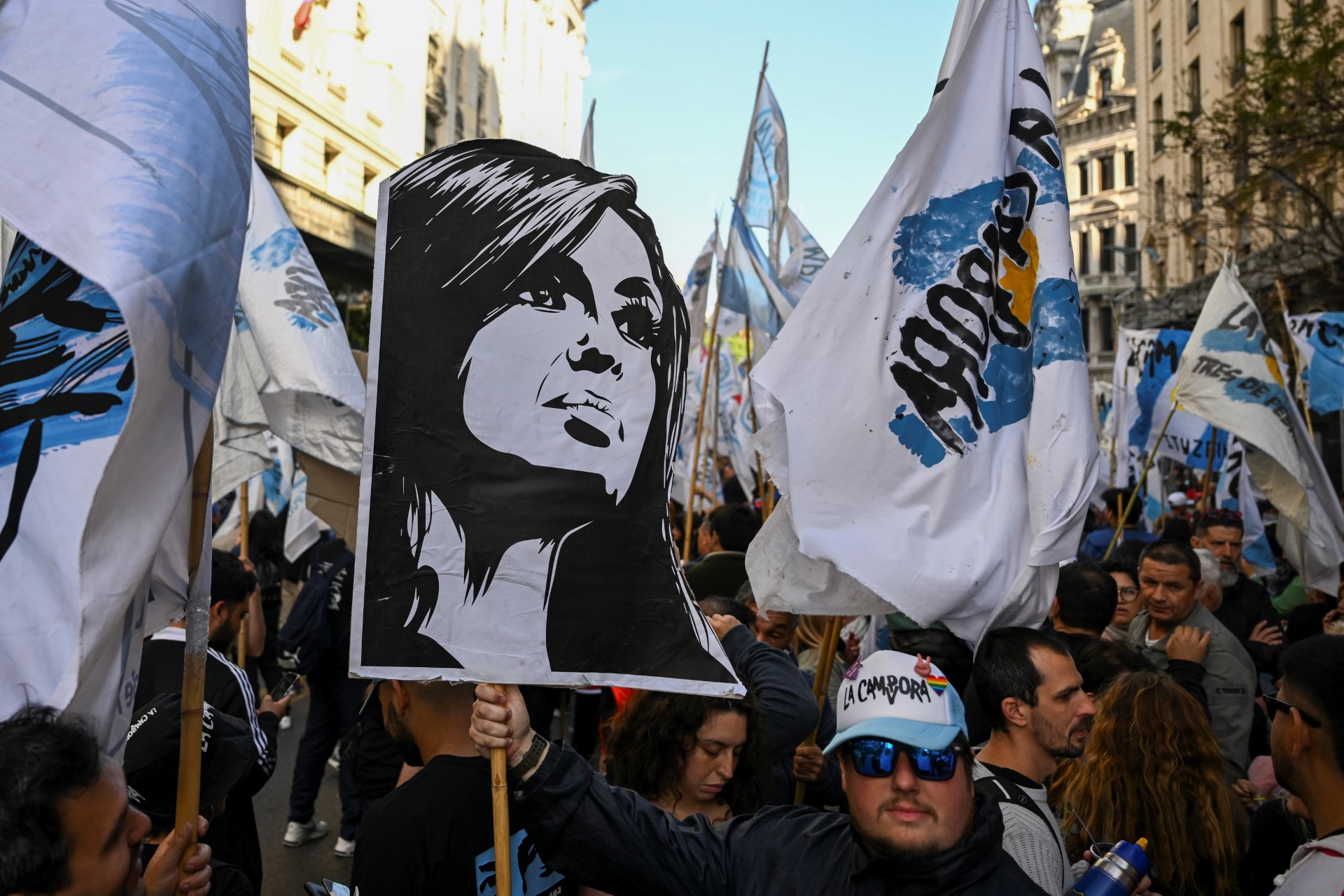 Attentat Kirchner: Une des quatre inculpés remise en liberté