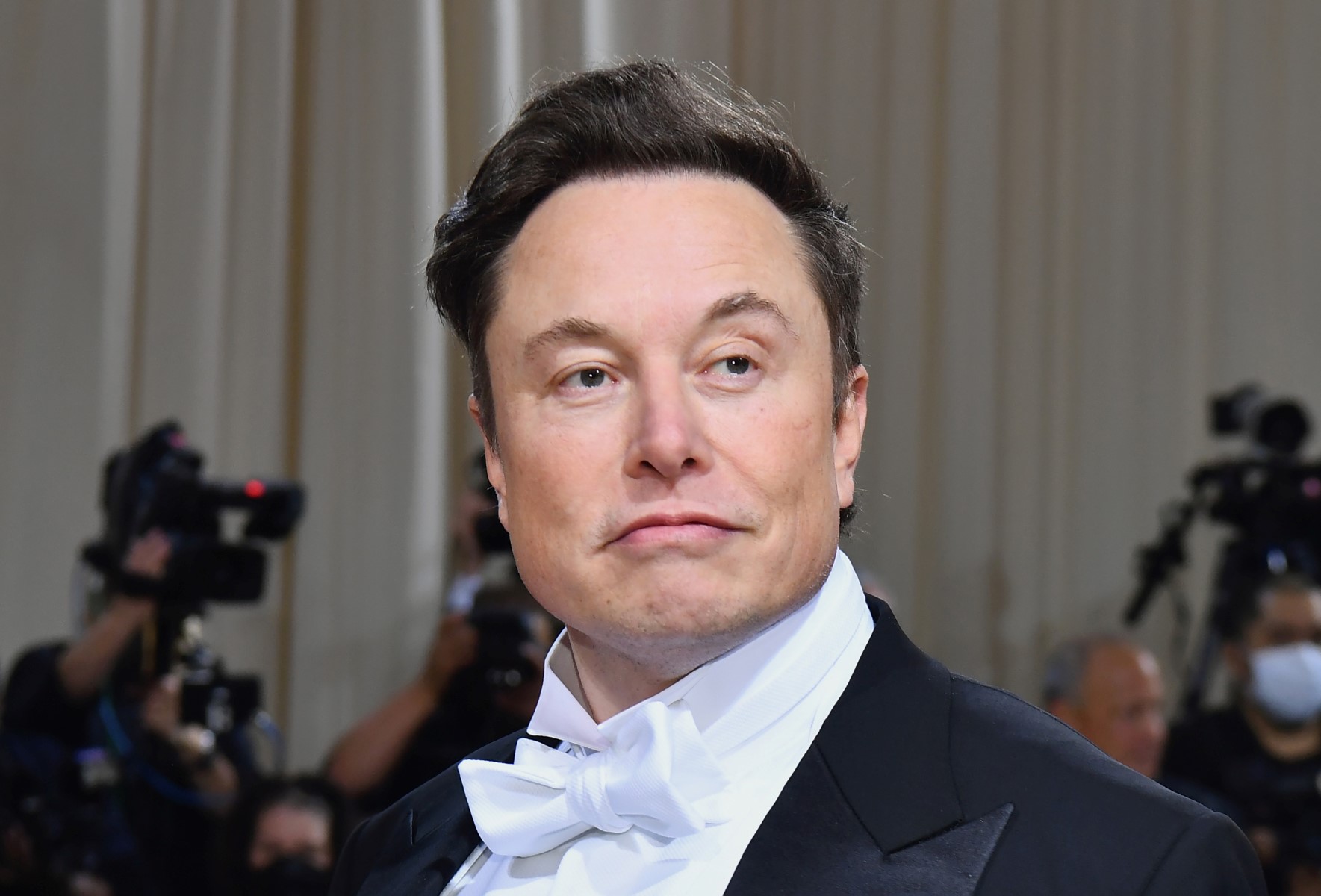 Sur cette photo d'archive prise le 02 mai 2022, Elon Musk arrive pour le Met Gala 2022 au Metropolitan Museum of Art à New York. (Photo : Angela Weiss / AFP)