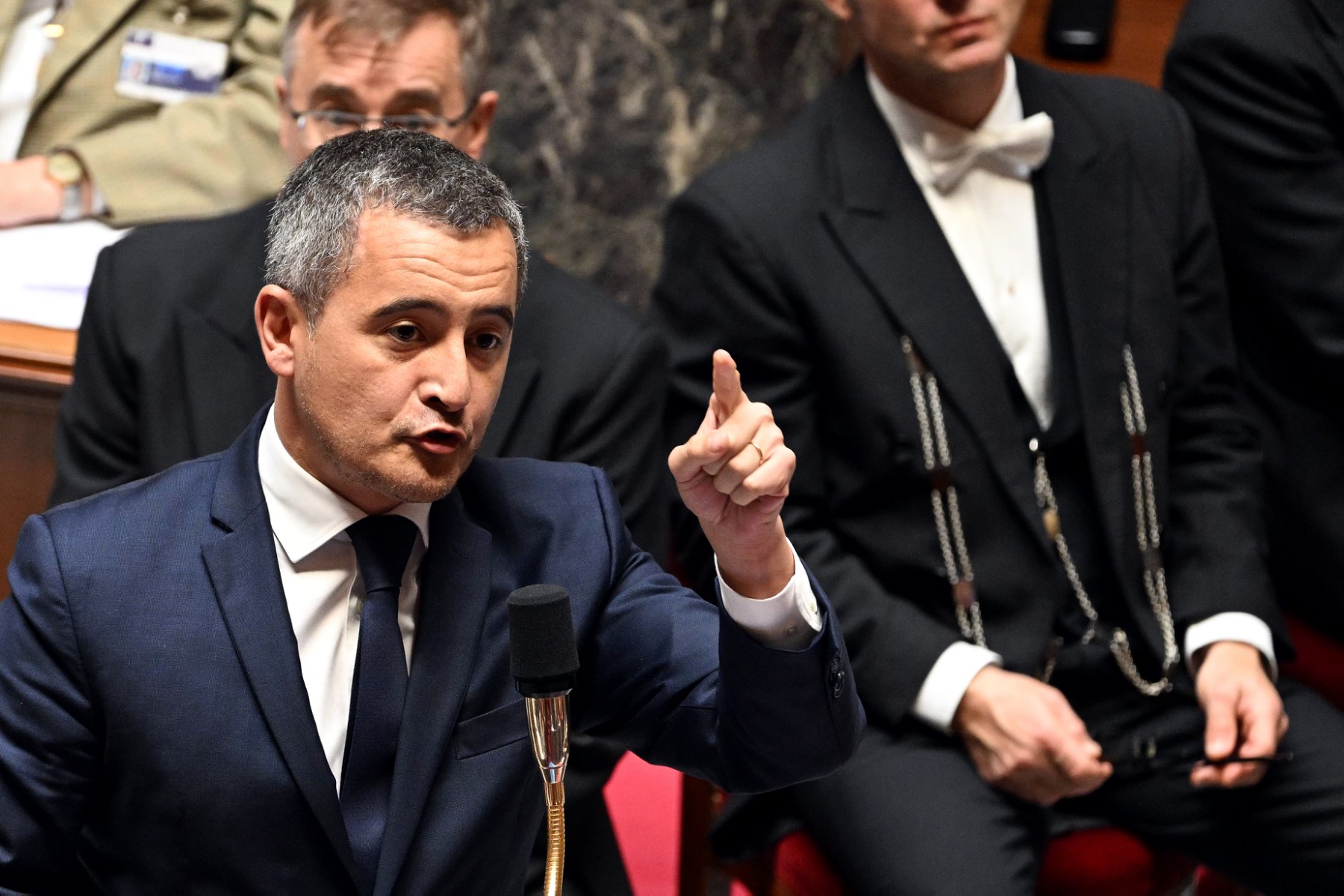Immigration: Entre expulsions et intégration, le gouvernement plaide l'équilibre
