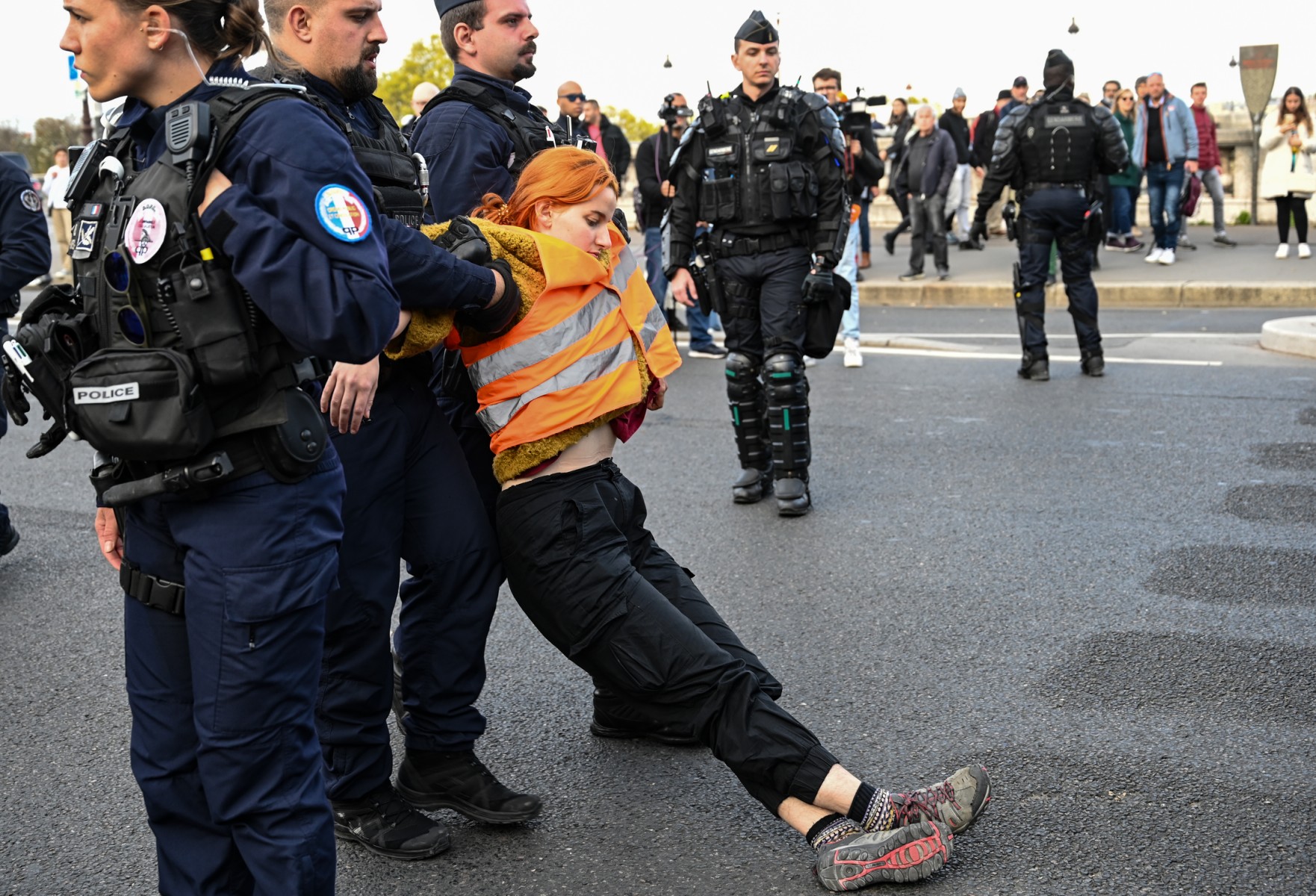 Manifestation de militants écolos devant l'Assemblée: Rappel à la loi pour neuf personnes