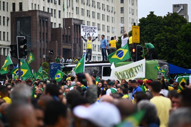 Brésil: Bolsonaro appelle au déblocage des routes mais soutient les «manifestations légitimes»