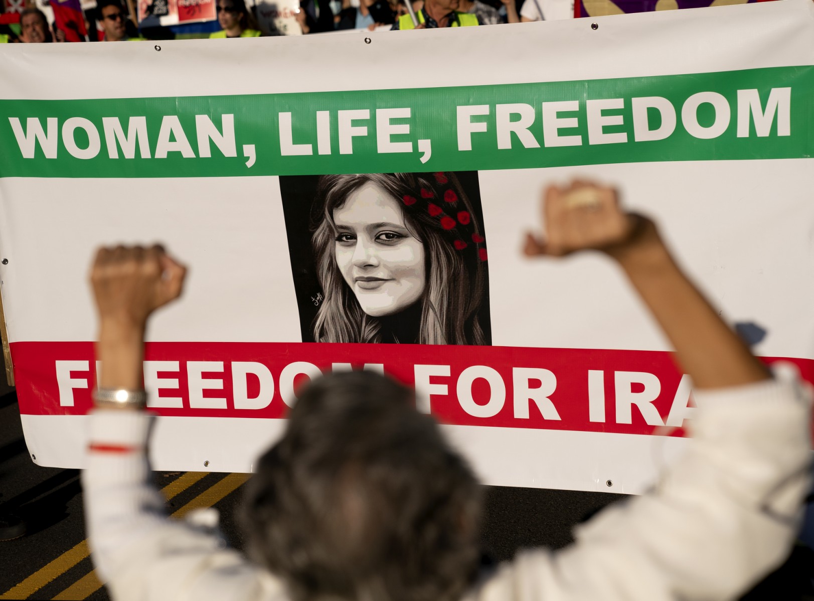 Iran: les manifestants toujours dans la rue, malgré une répression accrue