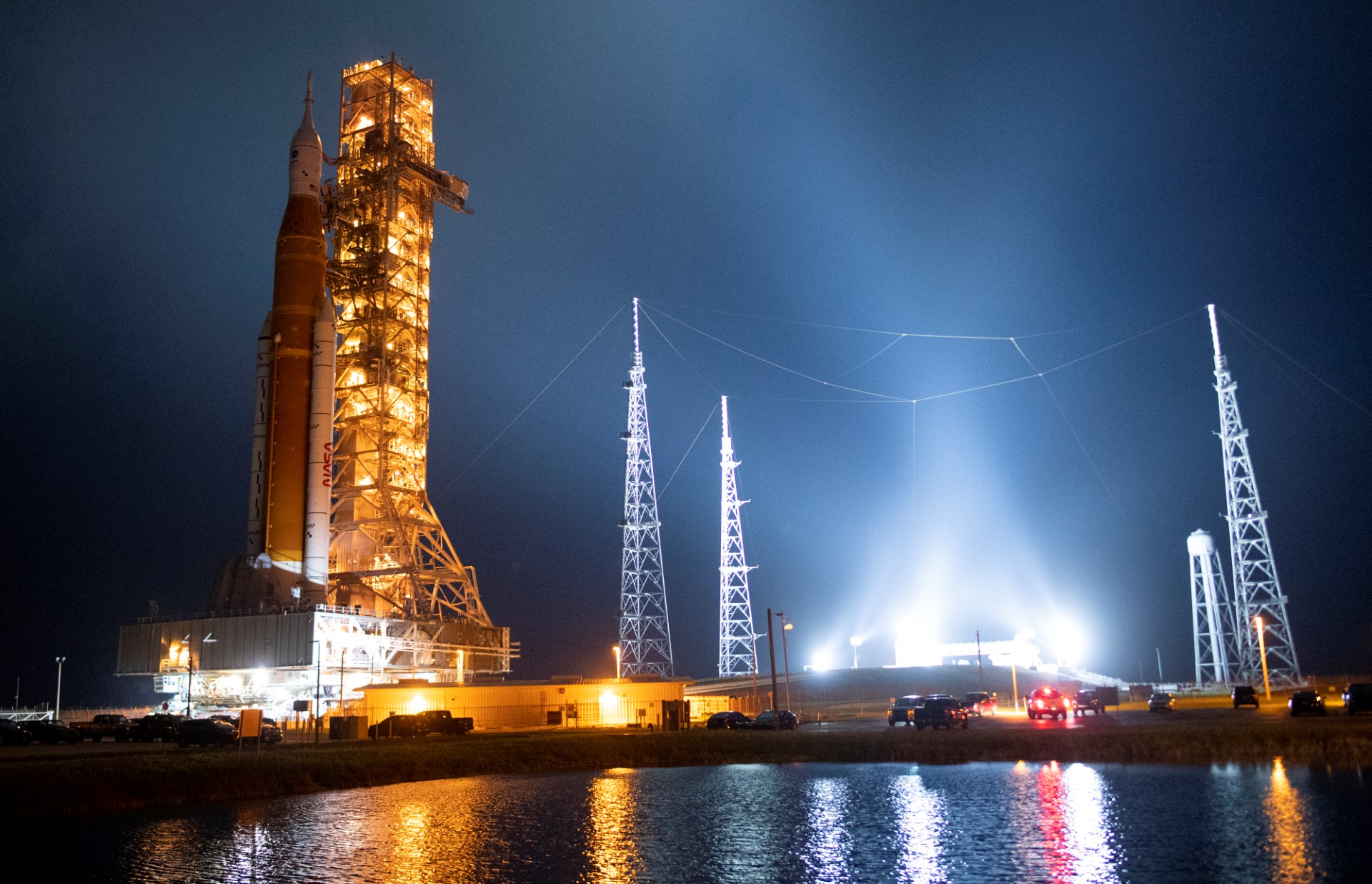 La méga-fusée de la Nasa pour la Lune de retour sur son pas de tir