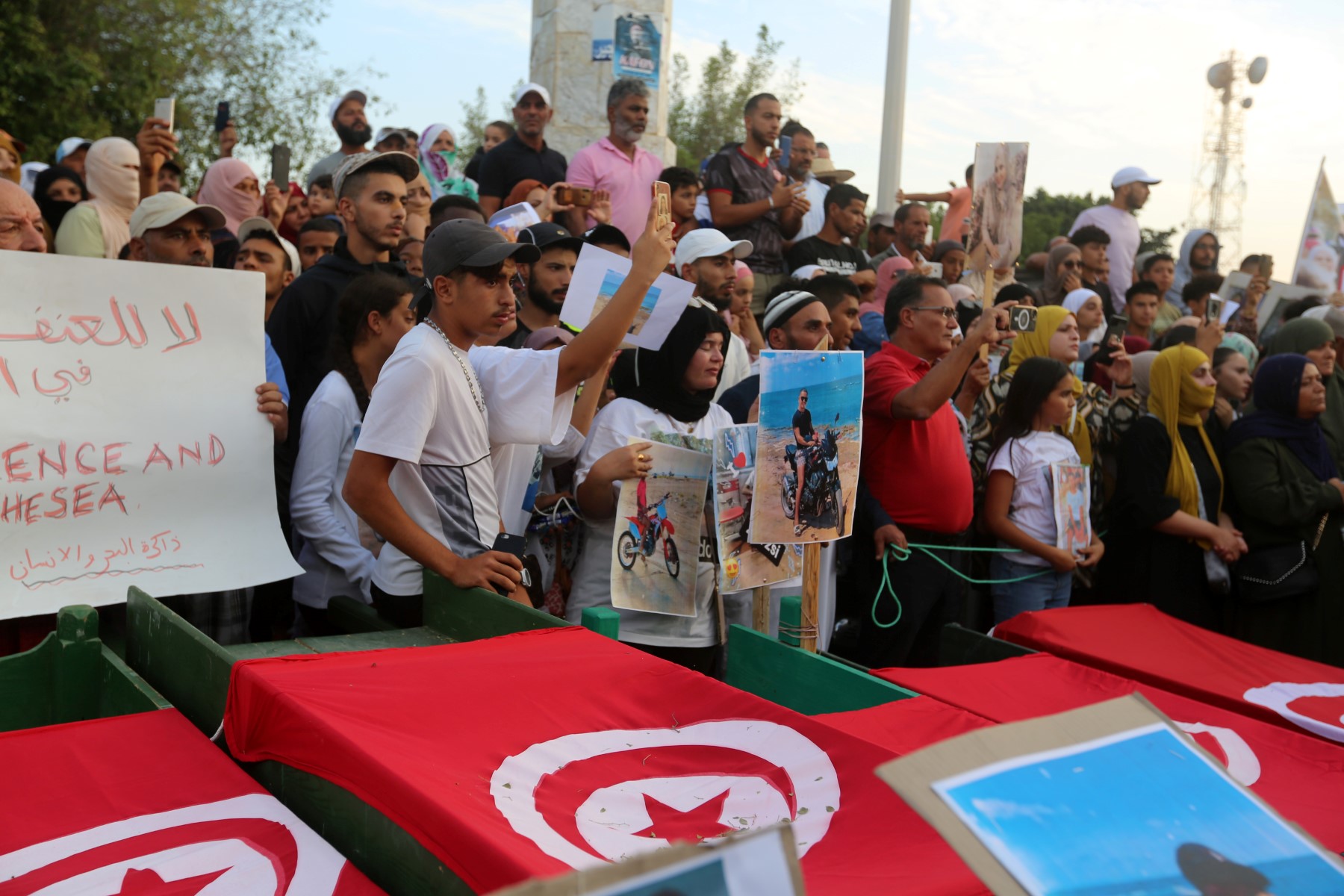 Tunisie: des milliers de manifestants pour connaître le sort de migrants disparus