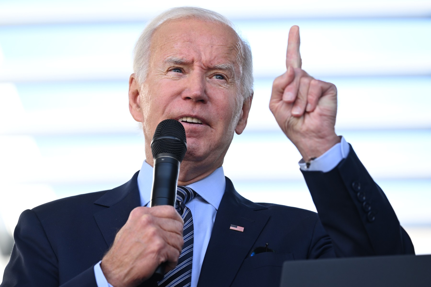À J-4 des élections de mi-mandat, Biden sur la défensive, Trump prépare 2024