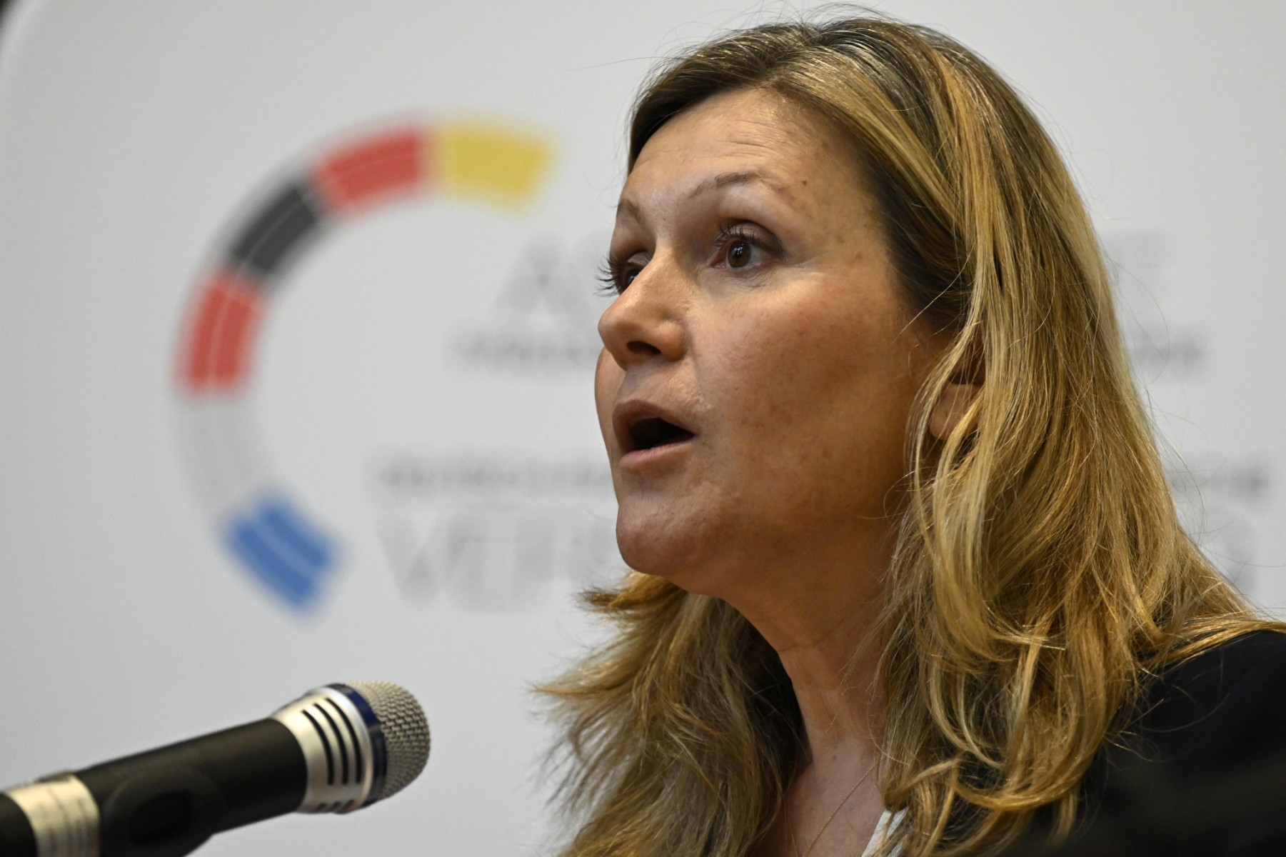 «Abruti» à un député: il faut «s'élever contre cette dérive», selon Braun-Pivet