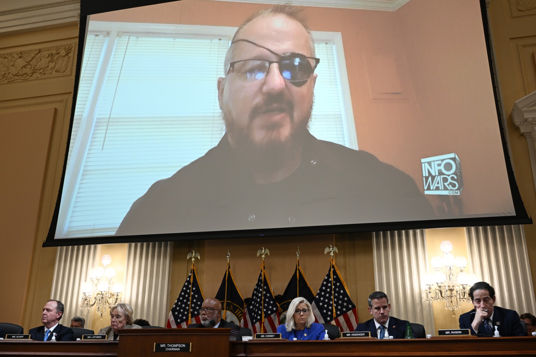 A la barre, le chef de la milice Oath Keepers nie avoir planifié l'attaque du Capitole