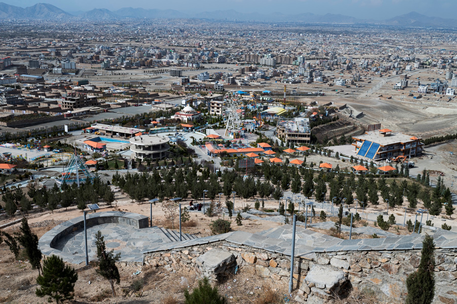 Afghanistan: les talibans interdisent les parcs de Kaboul aux femmes, qui se morfondent