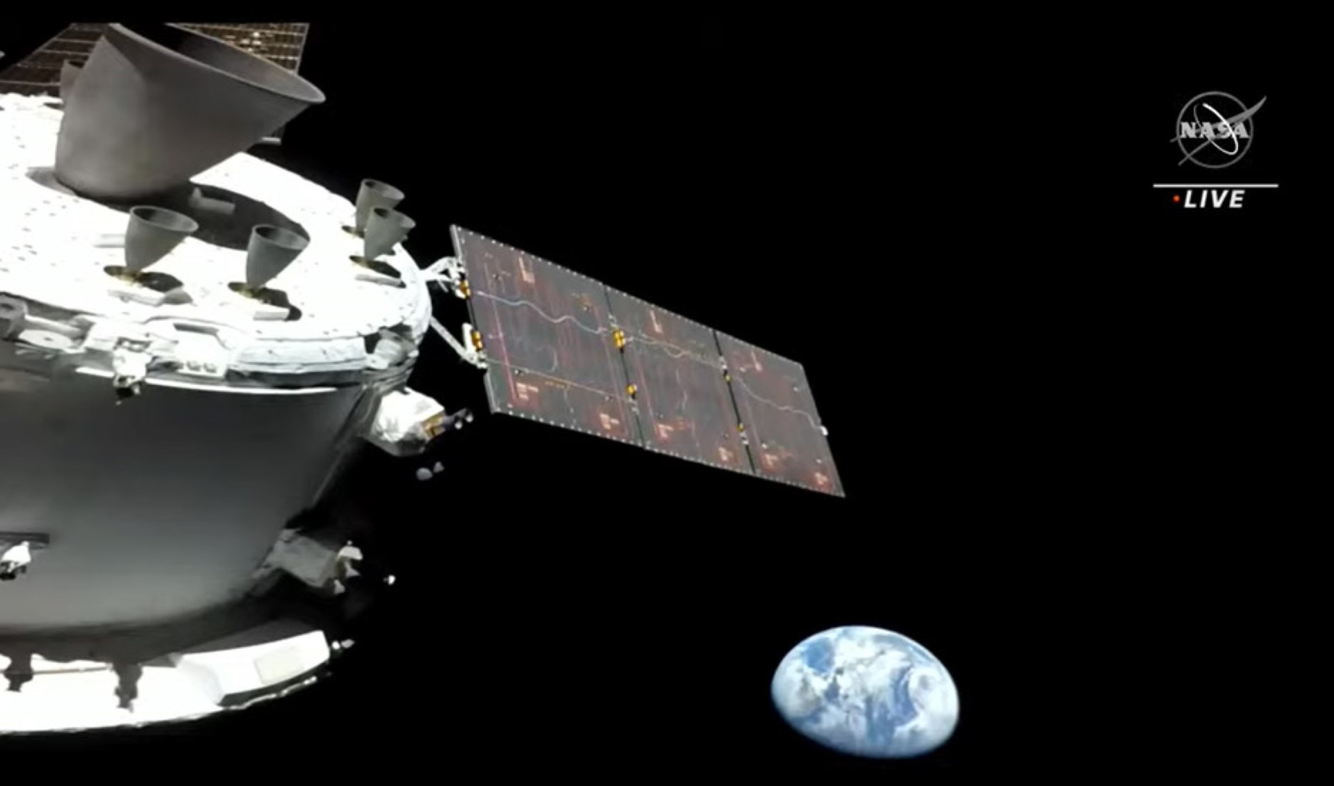 Le vaisseau Orion placé en orbite lunaire
