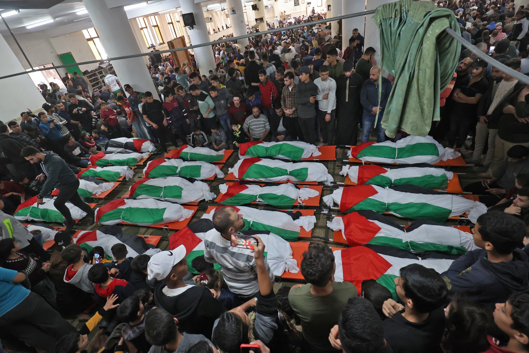 Funérailles des 21 victimes de l'incendie à Gaza