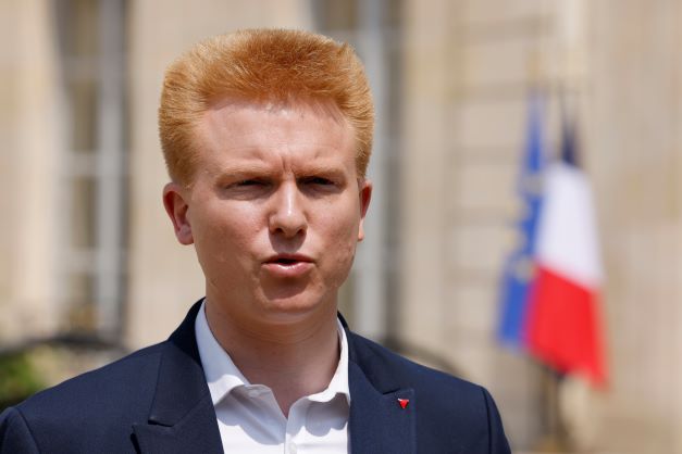 L'épouse d'Adrien Quatennens l'accuse à nouveau, le député conteste