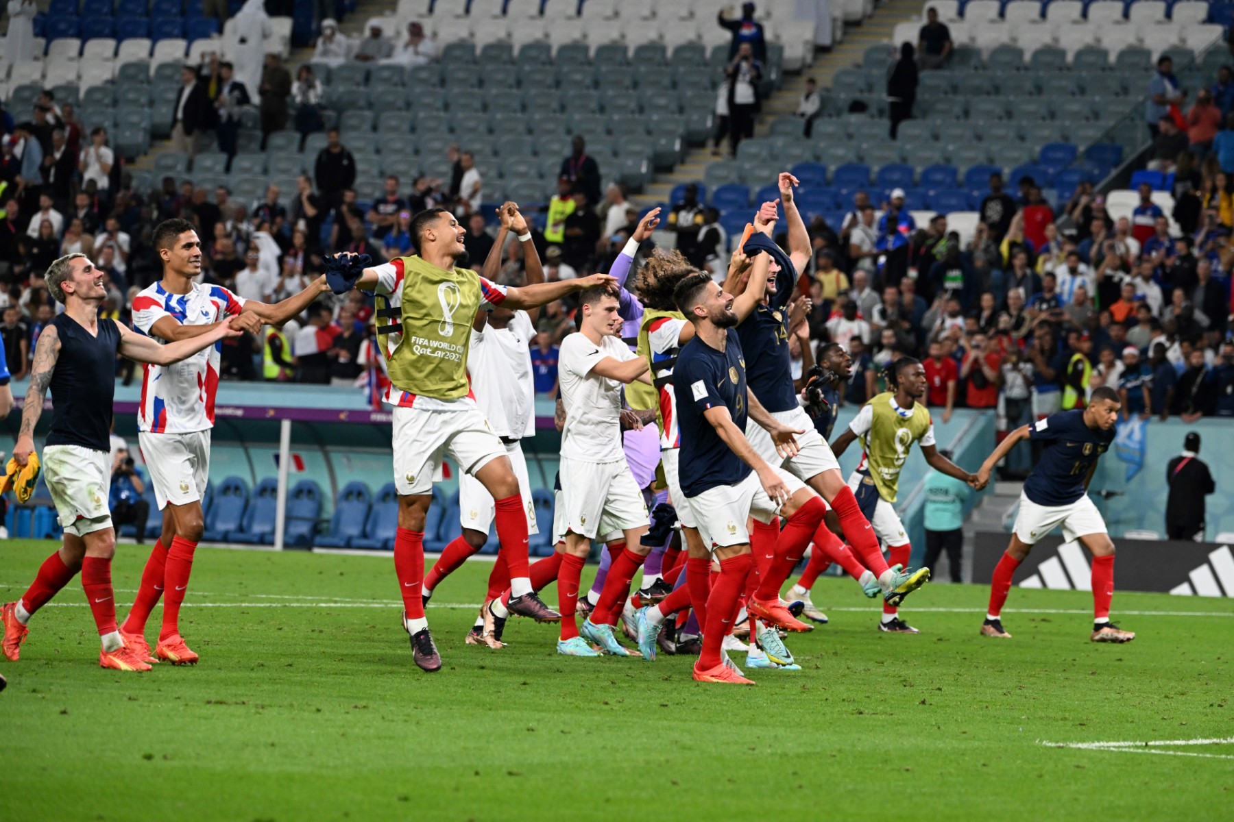 Mondial: Les Bleus entrent en force dans le Mondial, et Giroud dans l'histoire