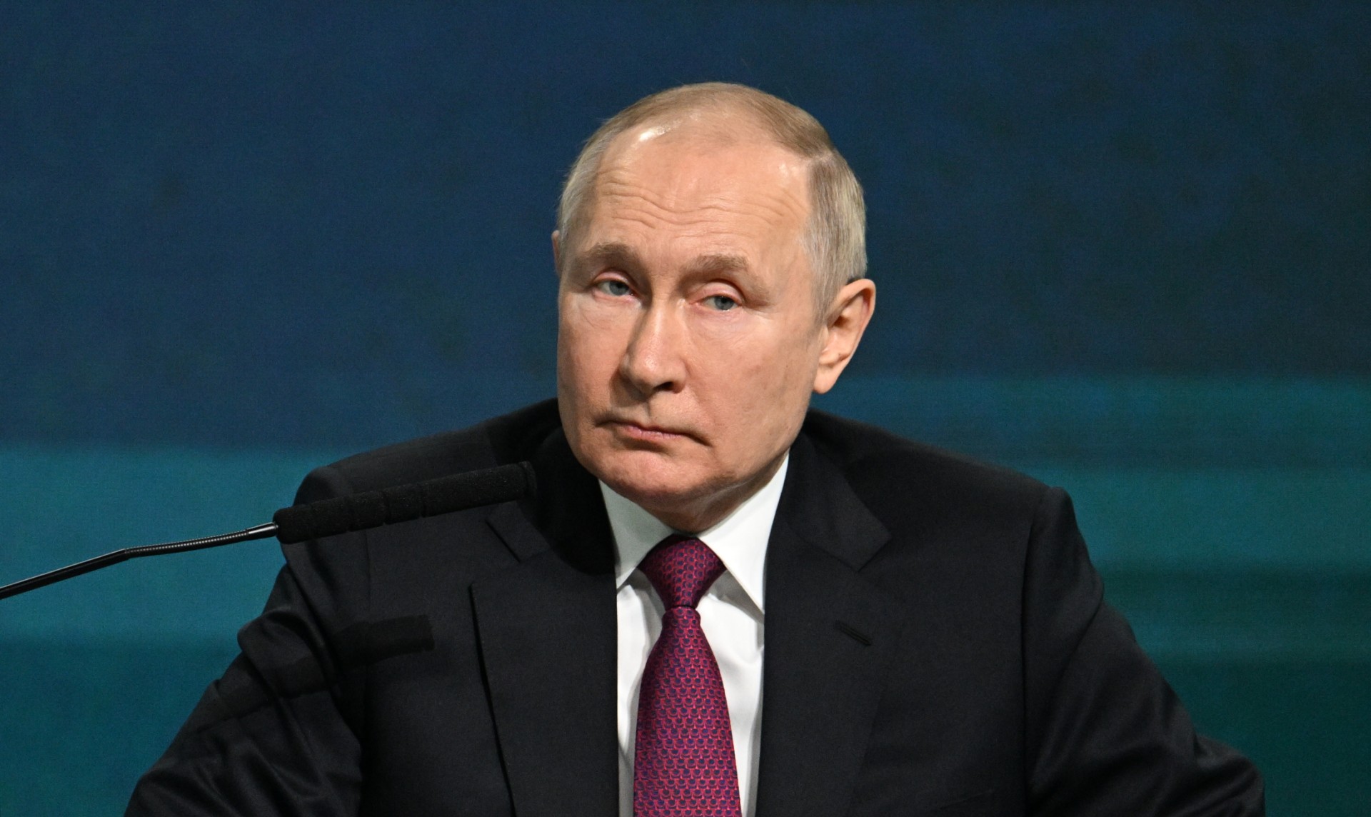 Plafonner le prix du pétrole russe aurait de «graves conséquences», avertit Poutine