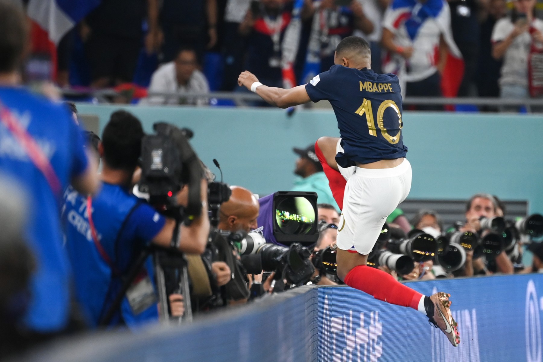 Mondial: pour les Bleus, un élan à conserver et un tableau à éclaircir