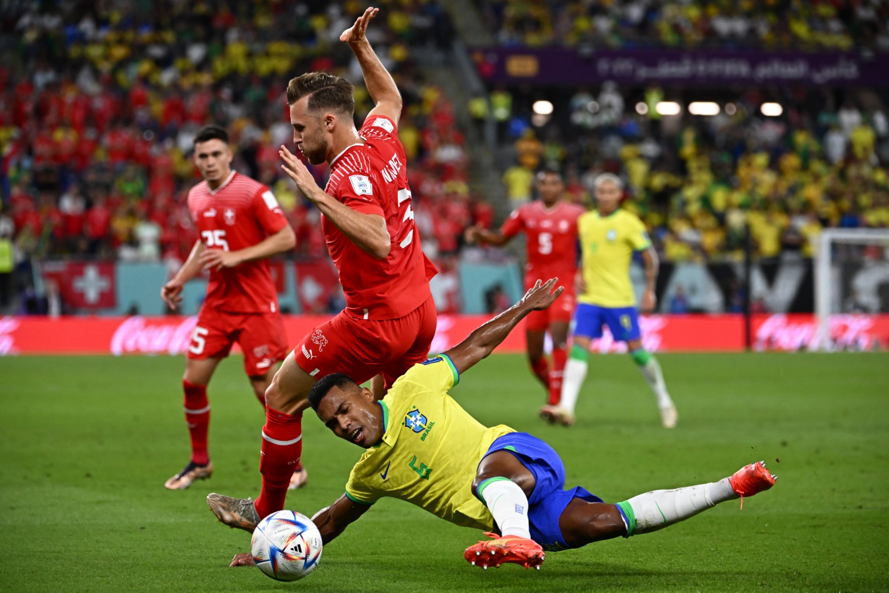 Mondial: forfait confirmé de Neymar contre le Cameroun, Alex Sandro blessé