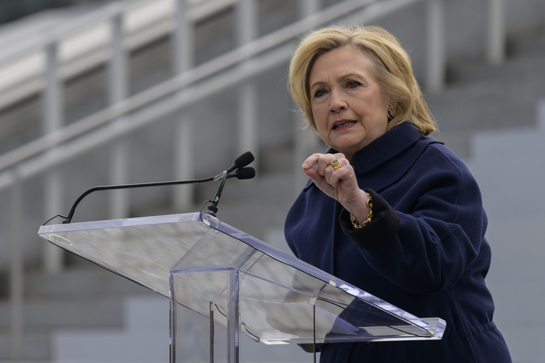 «Ça suffit»: Hillary Clinton et des artistes interpellent l'ONU sur la répression des femmes en Iran