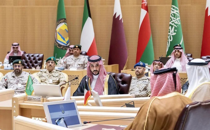 Le prince Khaled préside la réunion des ministres de la Défense du CCG à Riyad
