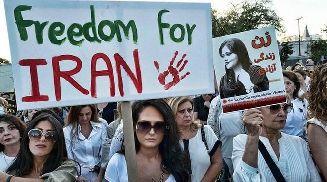 Iran: Grèves dans plusieurs villes en solidarité avec les morts à Zahedan