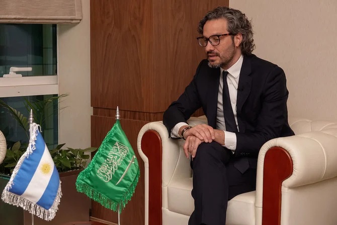 Climat: La transition énérgetique, clé de la lutte saoudo-argentine selon le ministre argentin des AE