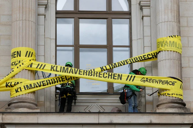 Contre l'extension d'une mine, des militants anti-charbon campent dans les arbres