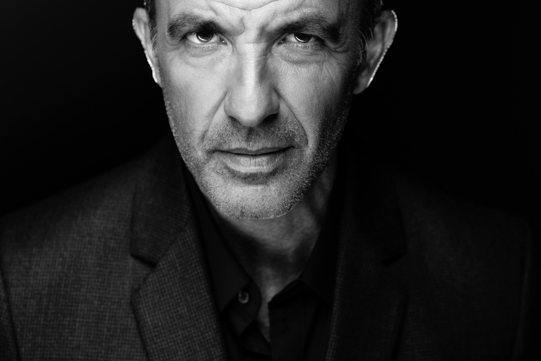 NRJ Music Awards: Nikos Aliagas, blessé, remplacé par Camille Combal