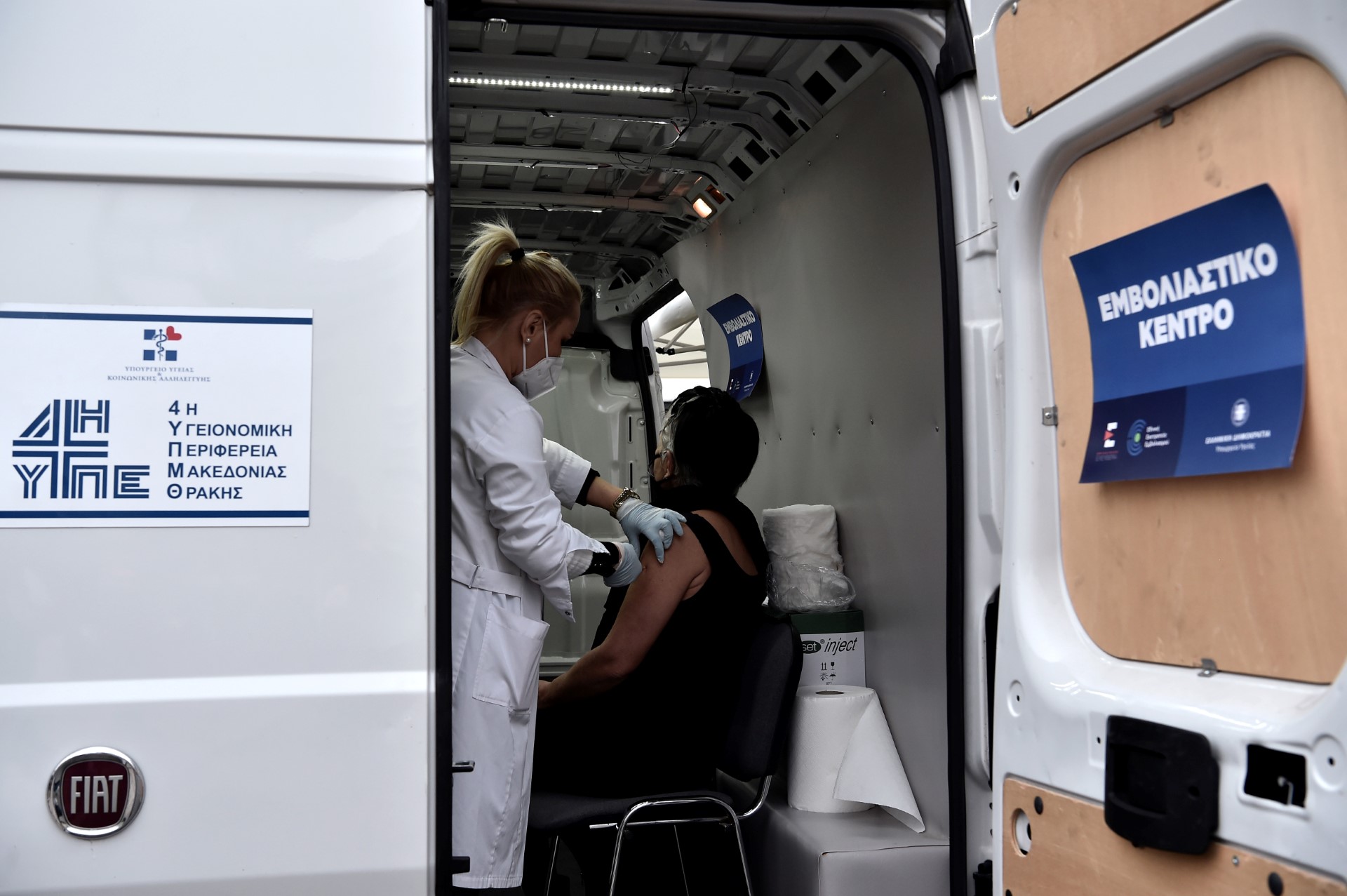 La Grèce va réintégrer ses personnels de santé non vaccinés