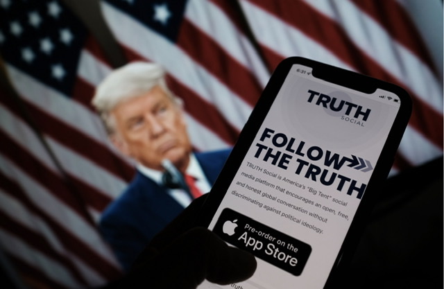 Avec 2024 en ligne de mire, Trump redouble de désinformation sur les élections