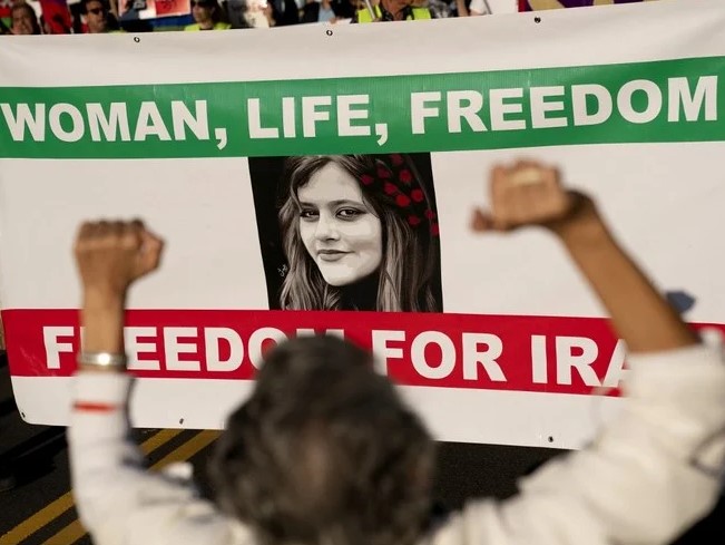 Paris et Londres condamnent la répression des manifestations pacifiques légitimes en Iran