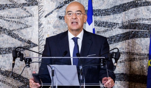 Libye: Un ministre grec annule une visite à Tripoli en arrivant à l'aéroport