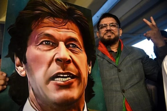 Pakistan: meeting de l'ex-Premier ministre Imran Khan pour des élections anticipées