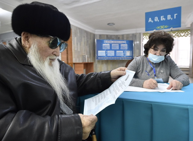 Au Kazakhstan, le président sortant Tokaïev donné largement gagnant
