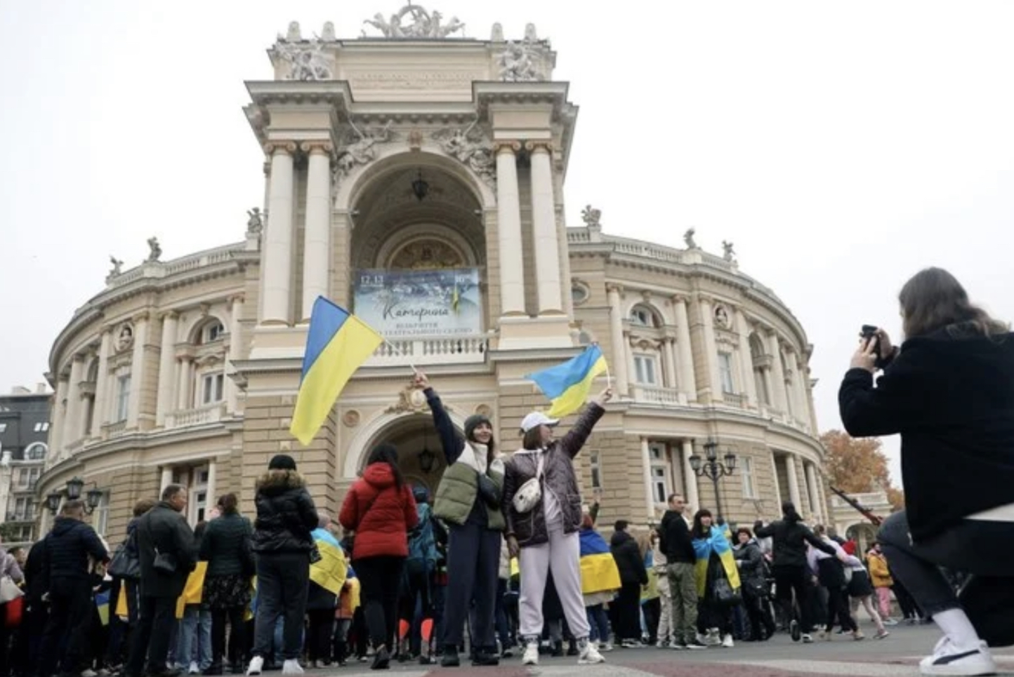 Ukraine: Dans Kherson libérée le soulagement domine, Zelensky accuse les Russes «d'atrocités»